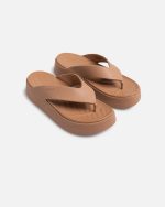 Crocs Women's Getaway Platform Flip Chocolate - Image 2